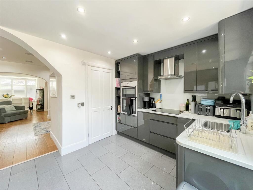 Titian Avenue, Bushey Heath, Bushey Heath